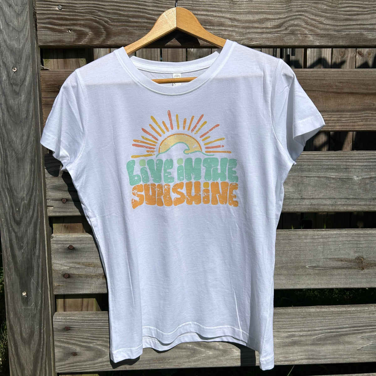 Live In The Sunshine (Distressed) | Women&#39;s Tee